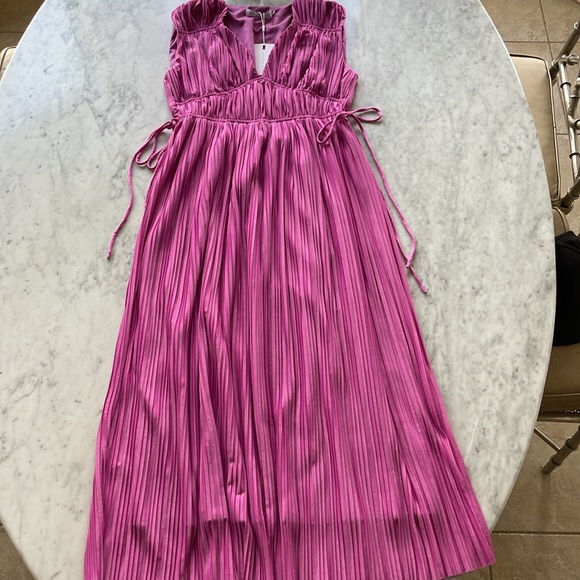 Endless Rose Pleated Midi Dress NWT - Picture 7 of 10